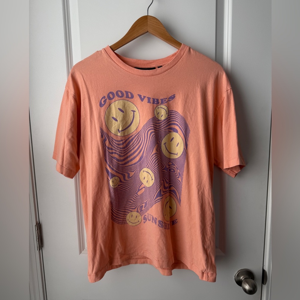 pink no boundaries graphic tee